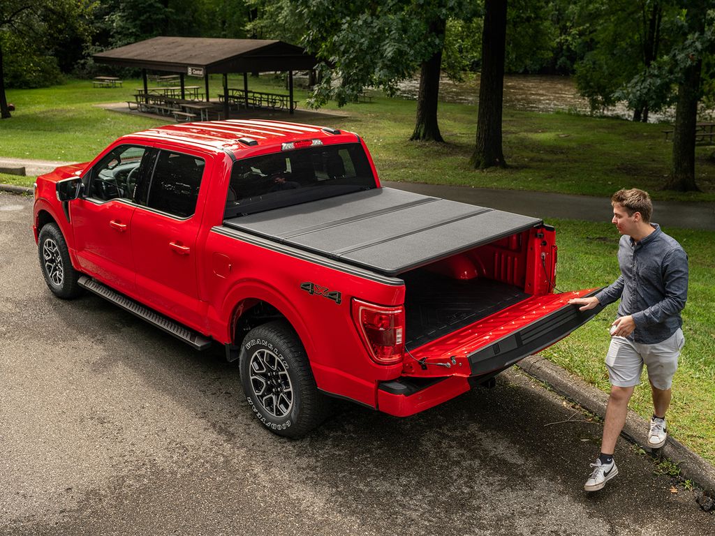 Extang Solid Fold ALX Tonneau Cover - Black - 5 ft Bed - Toyota Midsize Truck 2024