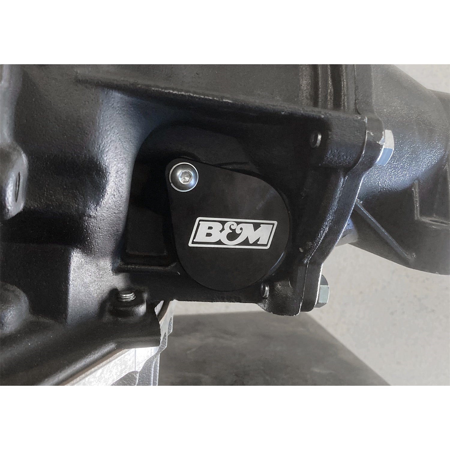 B&M Speedometer Port Plug - Black - B&M Logo - TH400 Series - Chevy