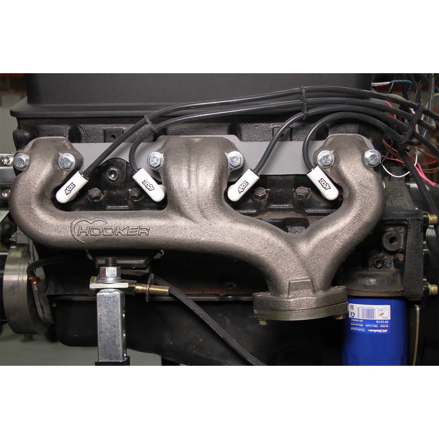 Hooker Exhaust Manifold - Raised D-Port - Iron - Silver Ceramic - Small Block Chevy - (Pair)