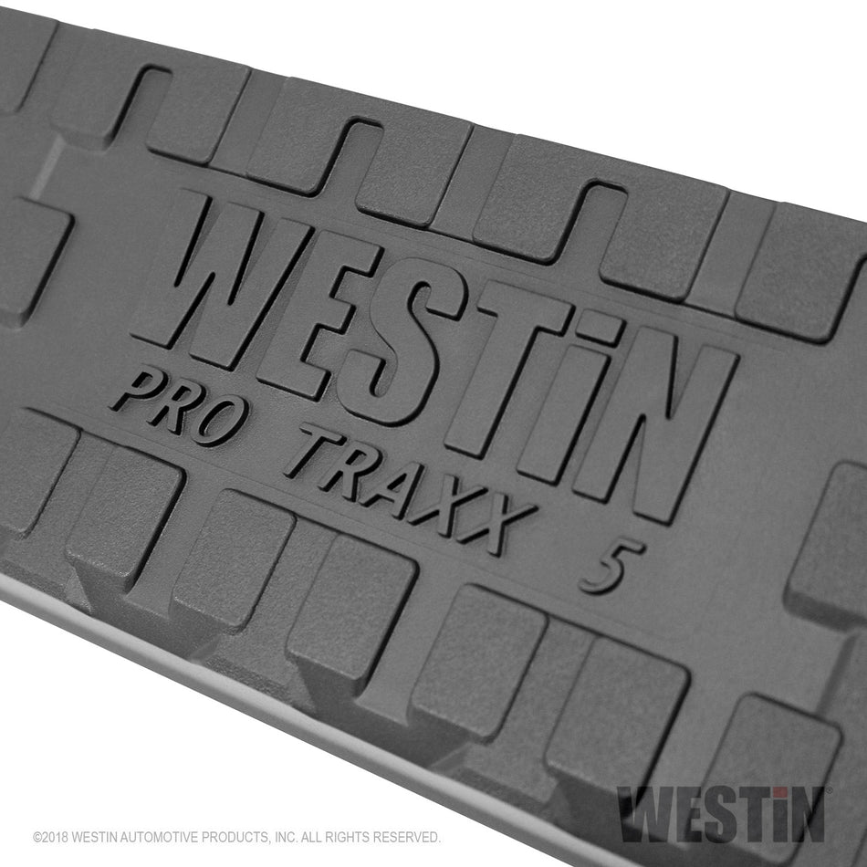 Westin Pro Traxx 5 in Oval Curved Step Bars - Polished Stainless - Crew Cab - GM Fullsize Truck 2019-21 - Pair