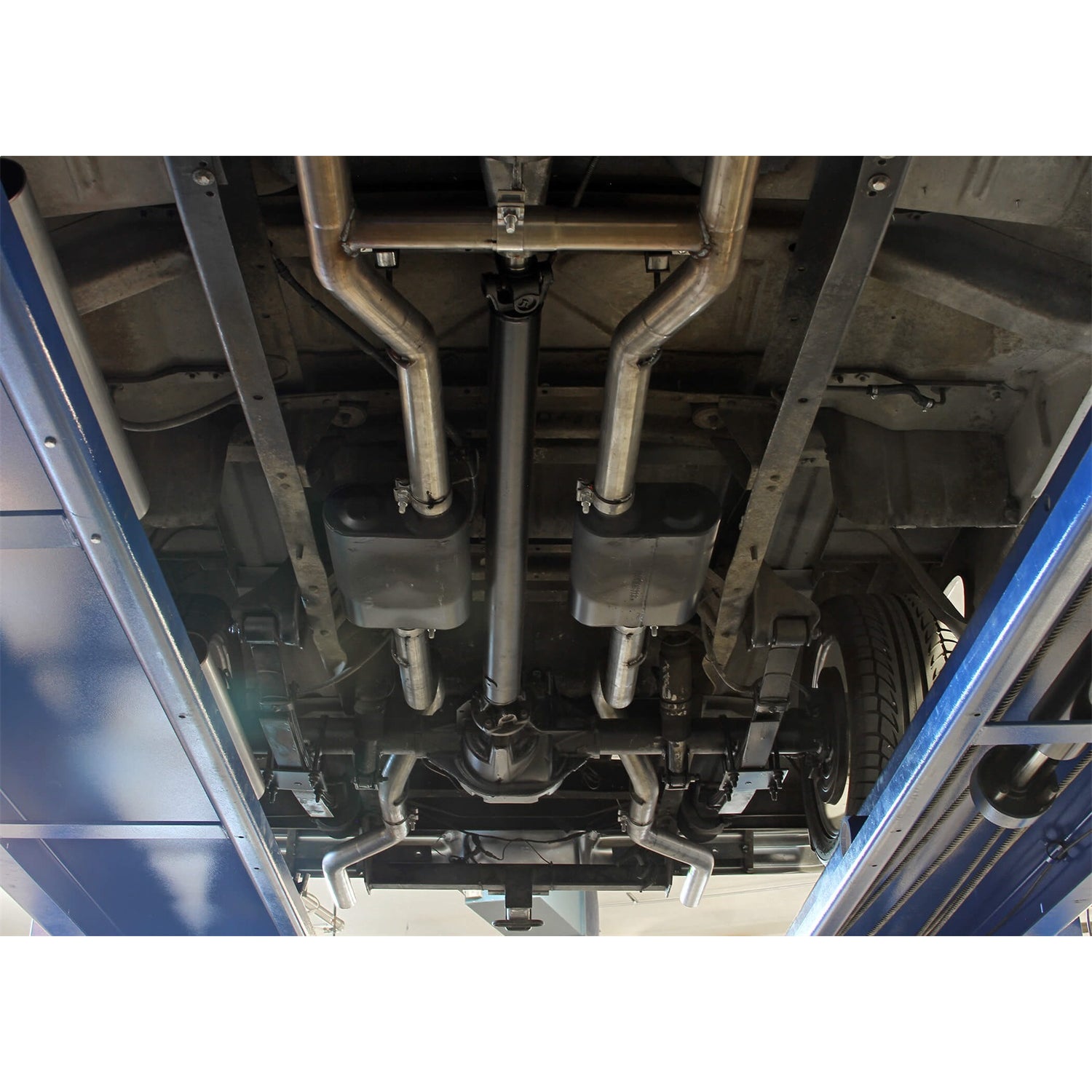 Flowmaster American Thunder Header-Back Exhaust System - 2-1/2 in Tailpipe - Ford Fullsize Truck 1967-72