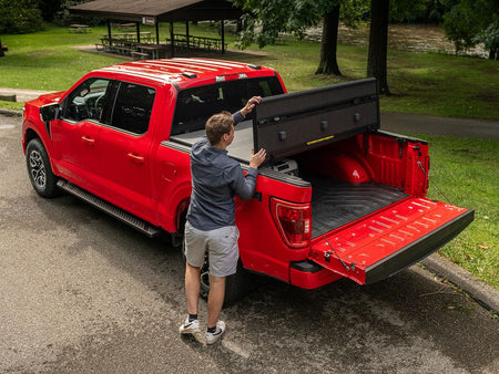 Extang Solid Fold ALX Tonneau Cover - Black - 5 ft Bed - GM Midsize Truck 2023
