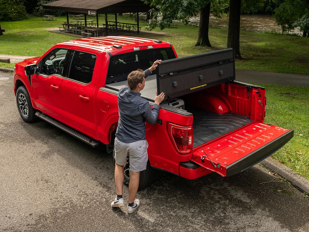 Extang Solid Fold ALX Tonneau Cover - Black - 5 ft Bed - Toyota Midsize Truck 2024