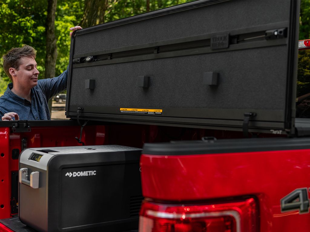 Extang Solid Fold ALX Tonneau Cover - Black - 5 ft Bed - GM Midsize Truck 2023